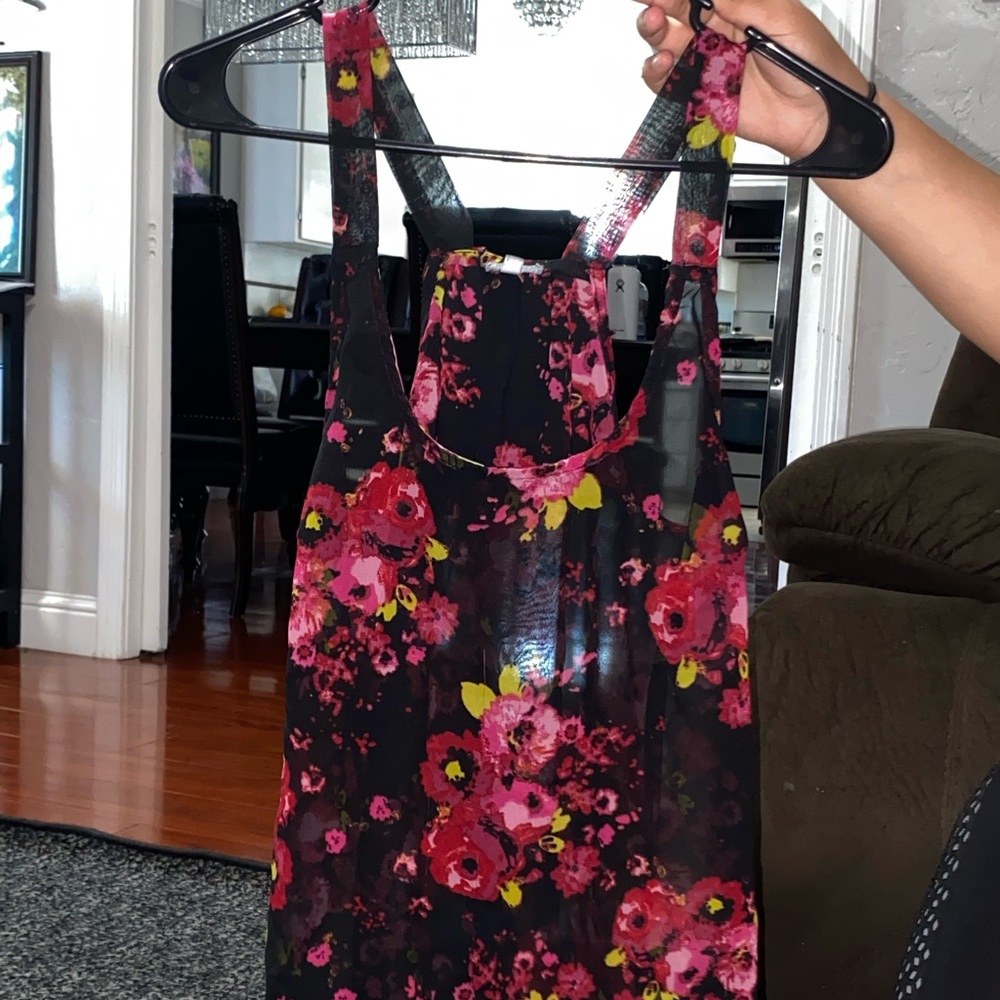 Sleeveless Red rose/Floral printed blouse